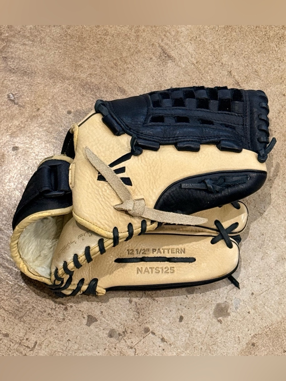 Easton natural elite 12.5 in slow pitch glove NATS125